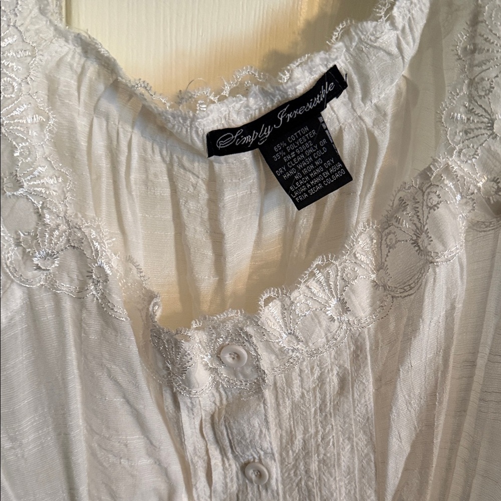 White Lace Trim Sleeveless Top - Picture 3 of 10